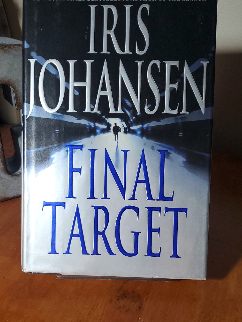 Iris Johansen "Final Target" Hardcover - Blue & Silver Cover